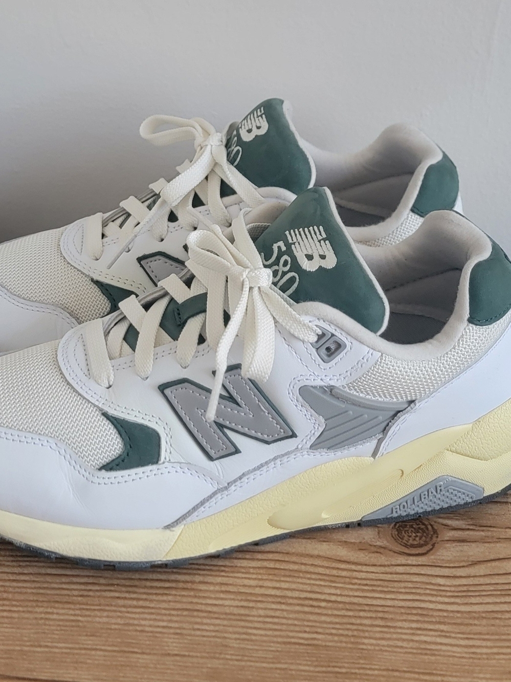 New Balance Men's 580 White & Green Athletic Sneakers